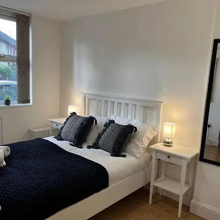 Lovely 2 Bedroom 2 Bathroom Apartment With Parking Loughborough Exterior photo
