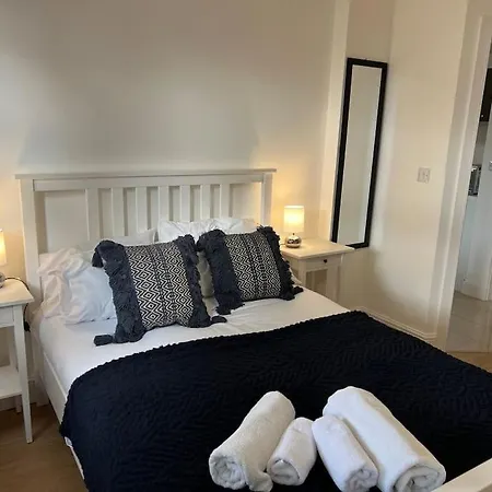 Lovely 2 Bedroom 2 Bathroom Apartment With Parking Loughborough Exterior photo