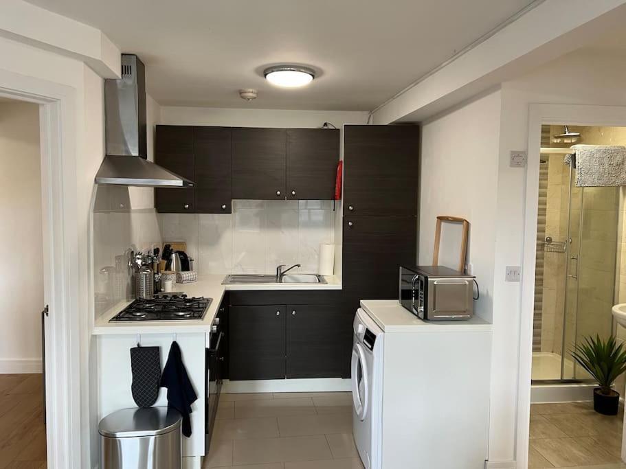 Apartment Lovely 2 Bedroom 2 Bathroom With Parking *