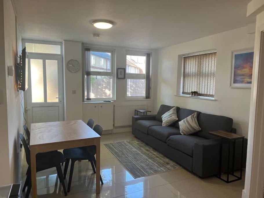 Lovely 2 Bedroom 2 Bathroom With Parking Loughborough